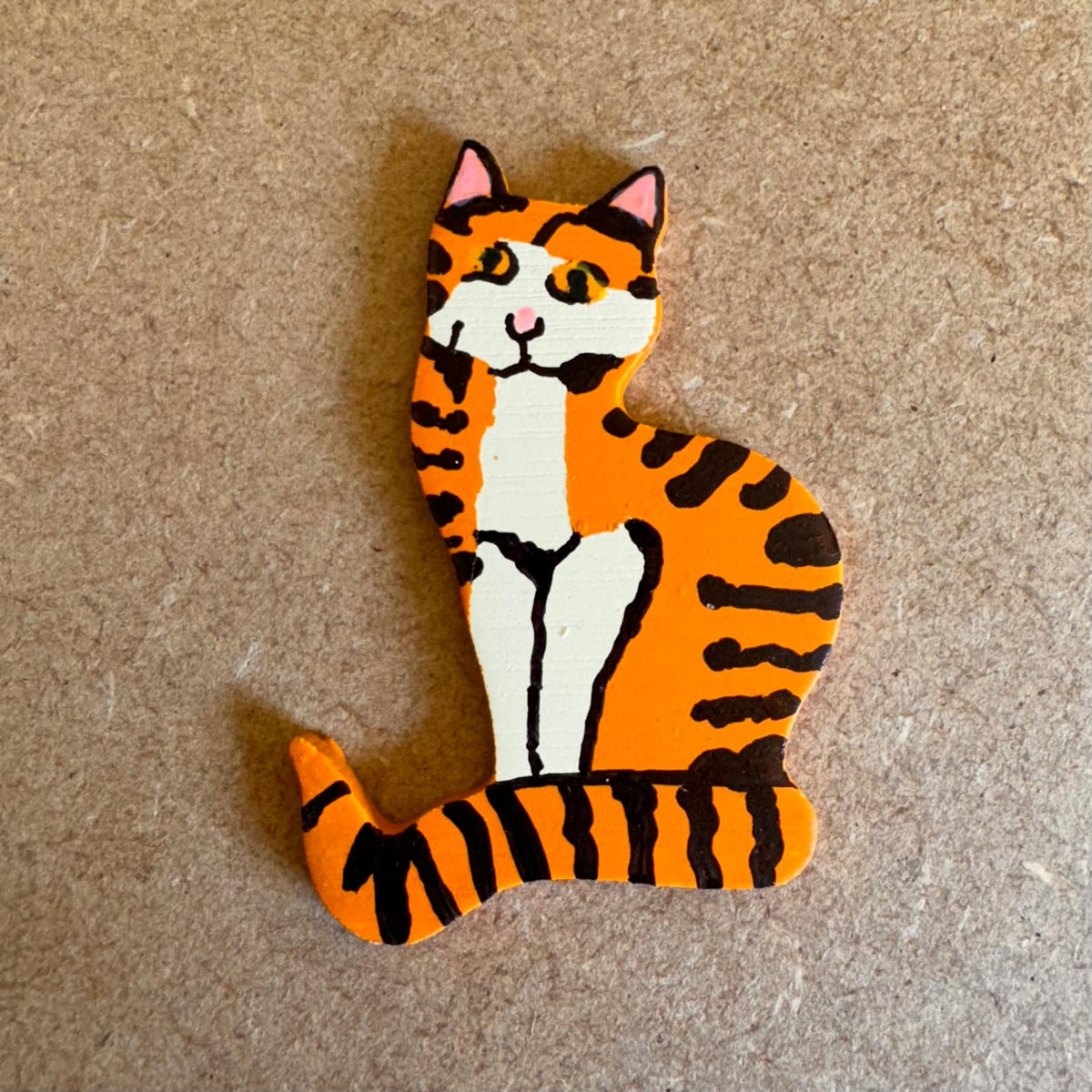 Vervoid cat brooch