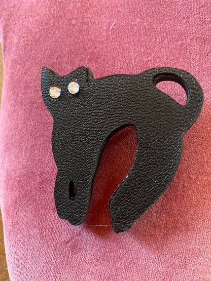Cat brooch