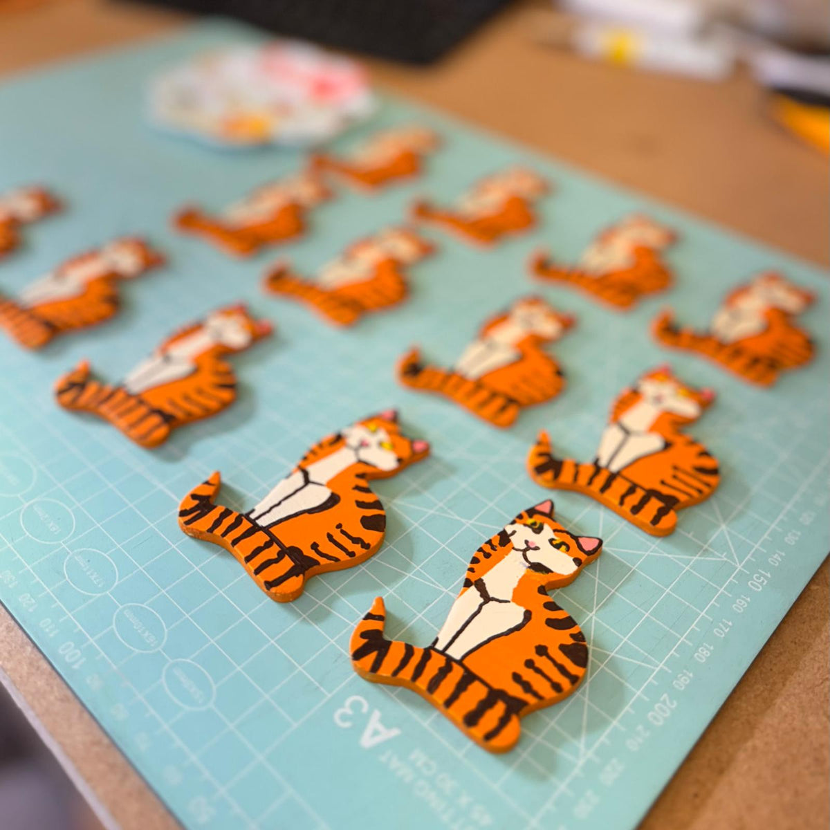 Vervoid cat brooch